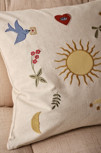 Jotex Brodert Putetrekk 50x50 Cm Multi/naturvit HAPPY Kjøp Pynteputer & putetrekk hos Jotex