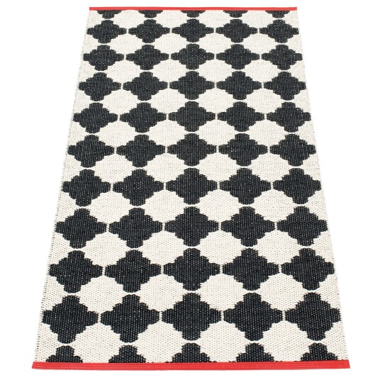 Pappelina Marre matte 70x225 cm black / vanilla coral stripe Pappelina Marre matte 70x225 cm black / vanilla coral stripe