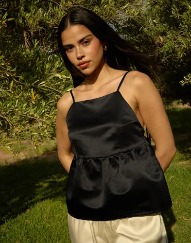 Nelly Svart Fancy Satin Top