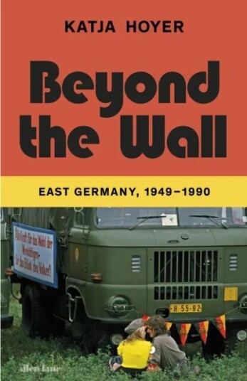 Beyond The Wall Av Katja Hoyer