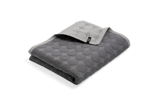 HAY Mega Dot sengeteppe organic 260x260 cm Dark grey HAY Mega Dot sengeteppe organic 260x260 cm Dark grey