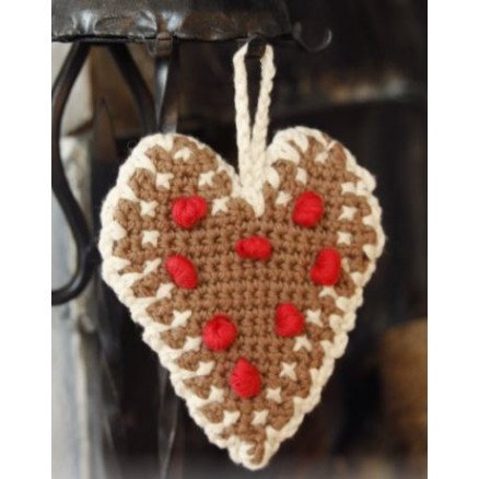 Drops Garnstudio Gingerbread Heart by DROPS Design Julehjerter Hekleoppskrift 13x11 cm 2 stk