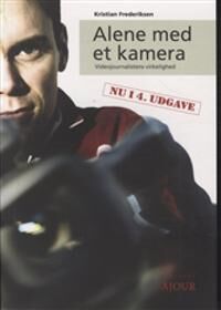Frederiksen Kristian Alene med et kamera