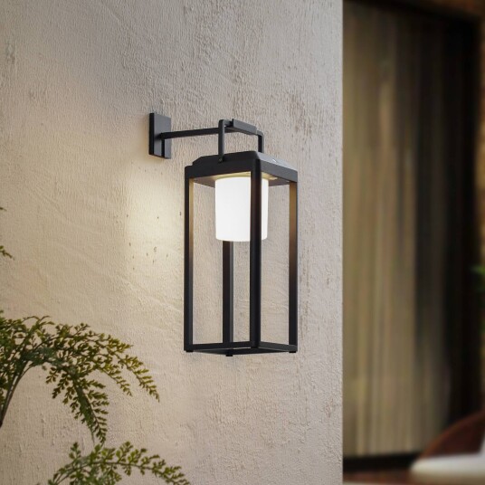Lucande LED-vegglampe Tilena kantet svart aluminium