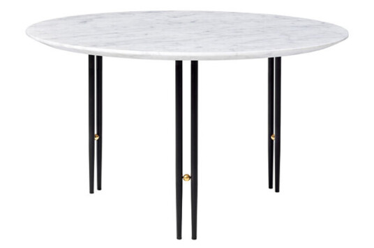 Gubi IOI sofabord white carrara marble, Ø70 cm, sort stativ