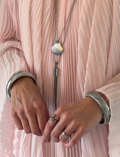 Bud to rose Marbella Shell Long Necklace Gold Silver Bud to rose Marbella Shell Long Necklace Gold Silver