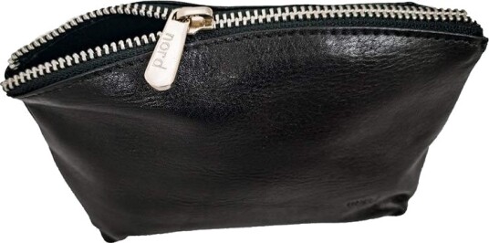 Nord Leather Eksklusiv medium sminkepung i skinn Svart Nord Leather Eksklusiv medium sminkepung i skinn Svart