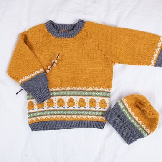 Bluum Strik Strikkesett Kylling genser med lue - garnpakke i Bluum Soft Merino Ull