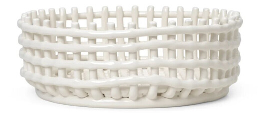 ferm LIVING Ceramic fflettet skål Off-white ferm LIVING Ceramic fflettet skål Off-white
