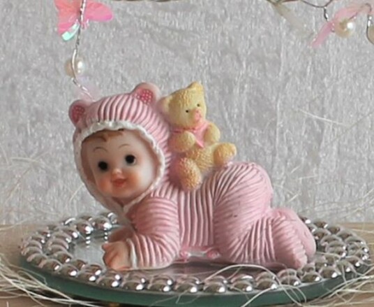 Bordpynt Baby liggende m/bamse på ryggen rosa