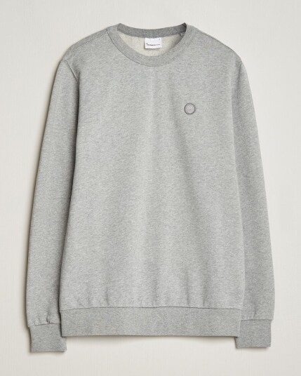 KnowledgeCotton Apparel Erik Badge Sweatshirt Grey Melange KnowledgeCotton Apparel Erik Badge Sweatshirt Grey Melange