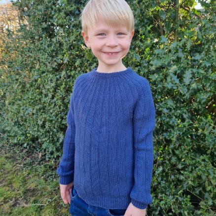 Sevenone Sweater Junior fra Knit by Nees Garnpakke til Sevenone Sweater Junior str 4 12 år