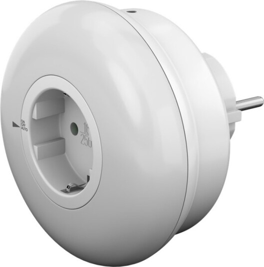 Goobay LED-nattlampa till vägguttag med 3 driftlägen (On, Off, Auto), skymningssensor och uttag med skyddsjord (typ F)