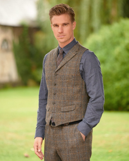 Wellington of bilmore harris tweed wales vest 631 green blue herringbone jaktvest herre blå brun grønn rutete ull 54