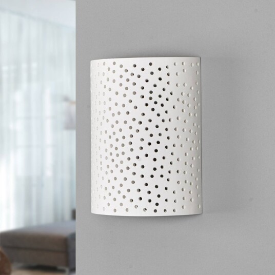Lindby Jiru - vegglampe i gips med vakkert hullmønster