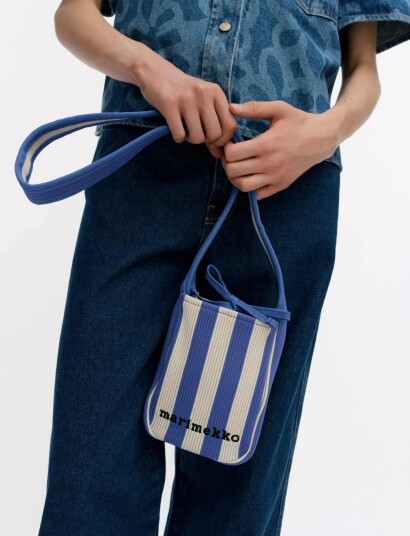 Marimekko Knitted Phone Pocket Merirosvo Blue ONE SIZE Marimekko Knitted Phone Pocket Merirosvo Blue ONE SIZE