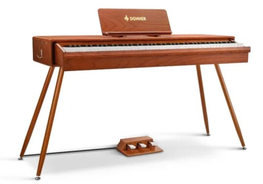 Donner DDP 80PRO trefarget digitalpiano med pedalbrett og stativ