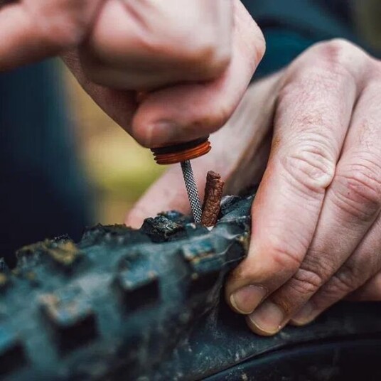 Peaty's Holeshot Tubeless Punc. Plug Kitgold Peaty's Holeshot Tubeless Punc. Plug Kitgold