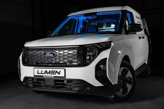Lumen grillkit Ford E-Transit Courier. 21352 lumen. Diskret og pen montering.
