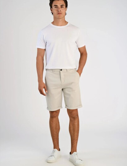 Lindbergh Superflex Chino Shorts - Cream - XXXL