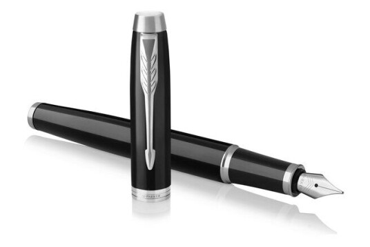 Parker IM Fountain Pen  Svart Lacquer with Chrome Trim  Fine Nib with Blå Ink Refill  Gift Box