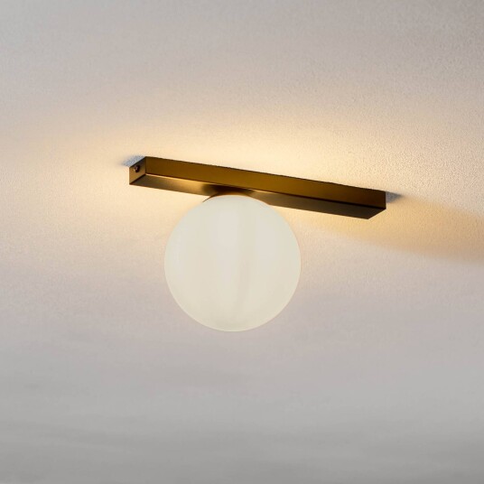EMIBIG LIGHTING Taklampe Fit svart/opal 1 lyskilde