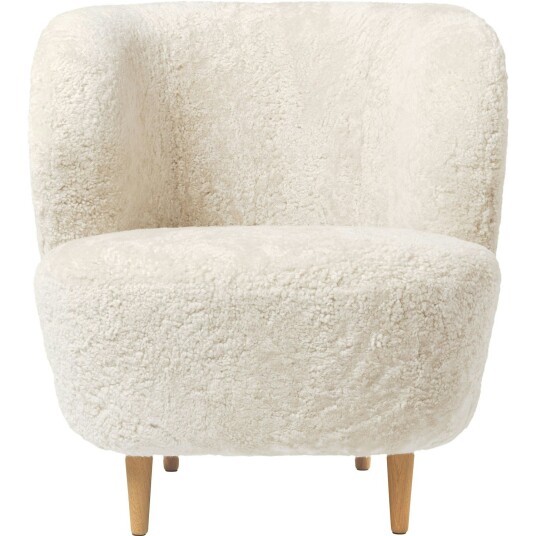 Gubi Stay Lenestol Saueskinn Offwhite/Eik Gubi Stay Lenestol Saueskinn Offwhite/Eik