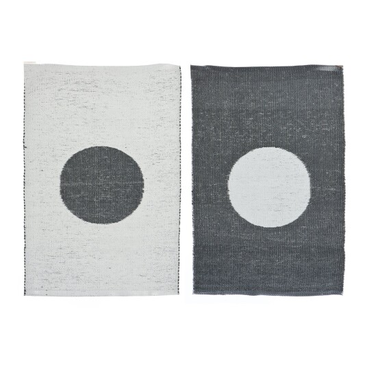 Enjoy Design Rye Dots plastik mørk grå/hvit 60x90cm Enjoy Design Rye Dots plastik mørk grå/hvit 60x90cm