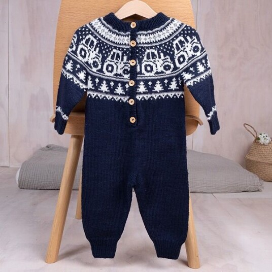 Bluum Strik Strikkedress Traktor - garnpakke i Bluum Pure Eco Wool