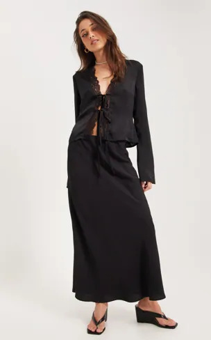 Nelly Svart Lace Detail Blouse