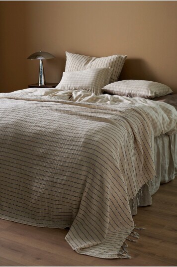 Ellos Home Sengeteppe / pledd Dima Beige