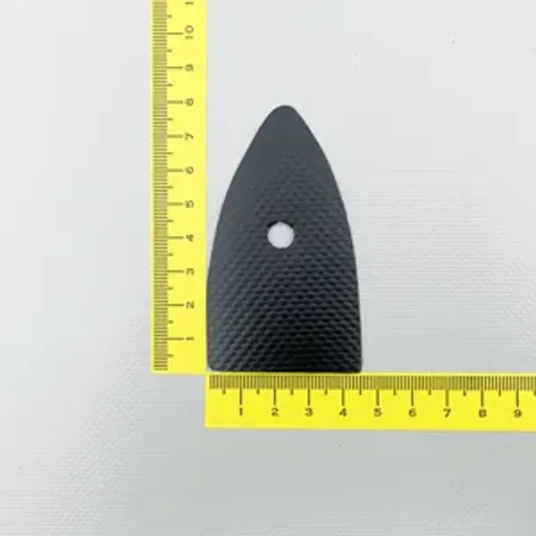 KALESJEHJERTE TREKANT HØY MED 8 MM HULL SVART KALESJEHJERTE TREKANT HØY MED 8 MM HULL SVART