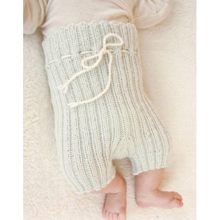 First Impression Shorts by DROPS Design Baby shorts Strikkeoppskrift str Prematur 4 år