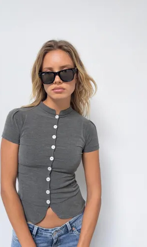 Nelly Grå Collar Button Top