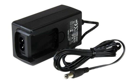 StarTech.com Universell 5V Strømadapter 3A AC 100-240V Svart Mobillader