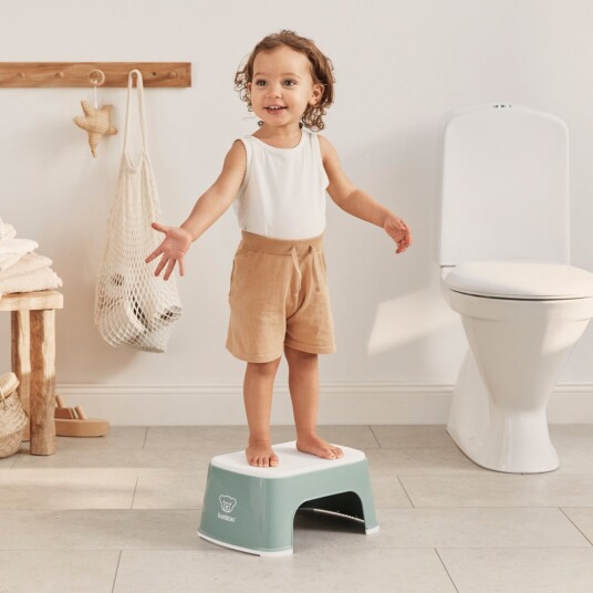 Babybjörn Step Stool Baderomskrakk Barn M/antiskli Grønn