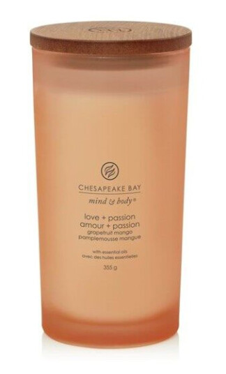 Chesapeake Bay Scented candle with wooden lid - Grapefruite Mango
