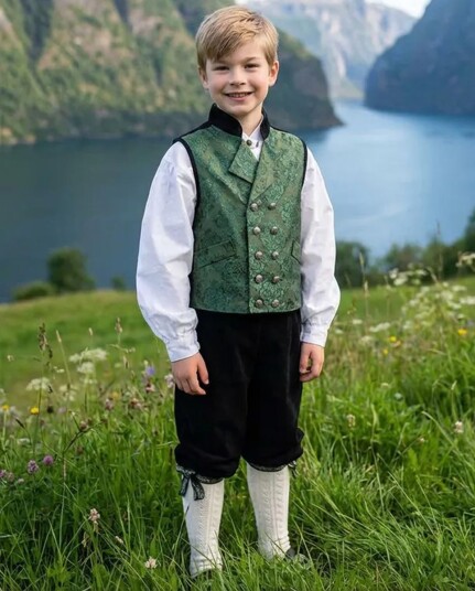 Salto Mathias festdrakt til gutt grønn 128 Salto Mathias festdrakt til gutt grønn 128
