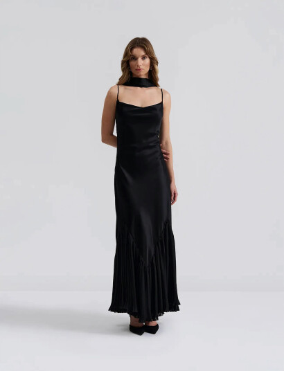 Malina Poppy Pleat Detailed Slip Maxi Dress - Black - XXL