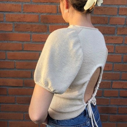 Palma Tee med ryggutskjæring av Rito Krea Topp Strikkeoppskrift Str XS L