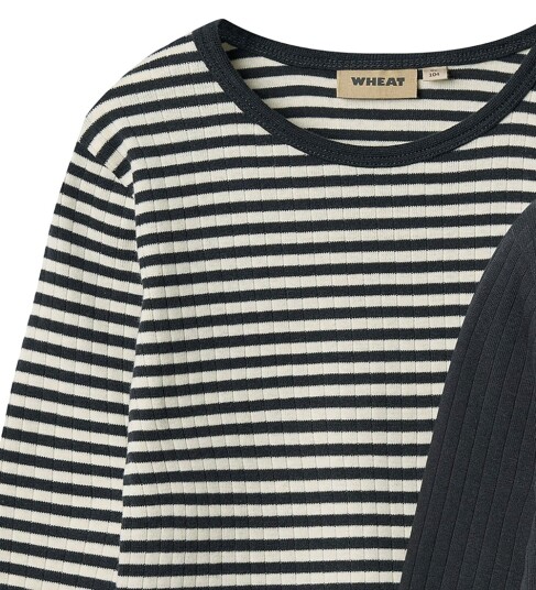 Wheat T skjorte   Rib   2 pack   Økning   Navy Rib Stripe   Wheat   5 år 110   T skjorte Blå Hvit Svart