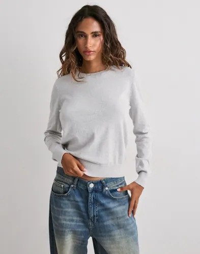 Nelly Grå Fine Knit Sweater