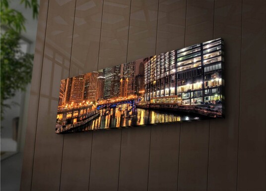 Lerretsbilde med LED belysning 30x90 cm Nattlandskap med refleksjoner i vannet Gull / Blå / Svart