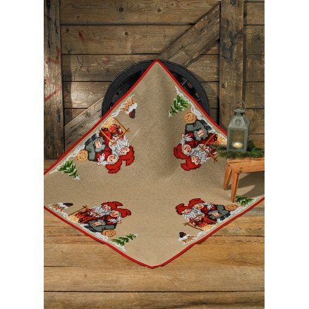 Permin Permin Broderisett Juletrepledd med julenissen og nissemor 123x123cm Permin Permin Broderisett Juletrepledd med julenissen og nissemor 123x123cm