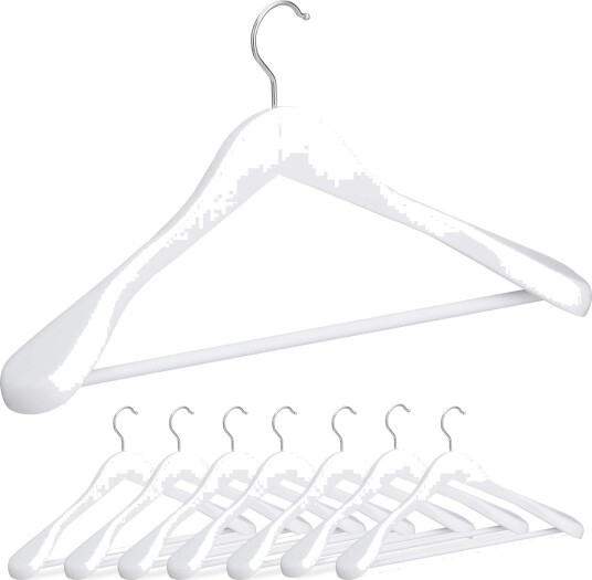 Dresshengere med bred skulderstøtte – sett med 8 Dresshengere med bred skulderstøtte – sett med 8