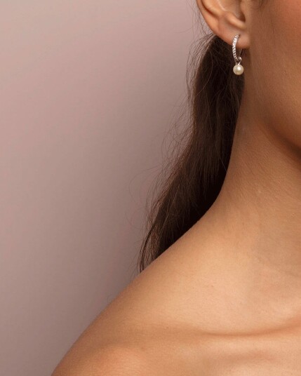Petite Kennedy hoops øredobber ivory pearl Petite Kennedy hoops øredobber ivory pearl