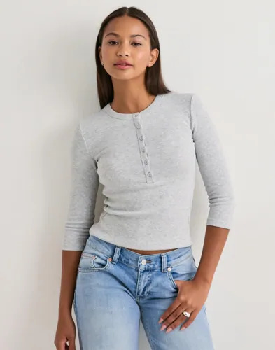 Nelly Grå Perfect Rib Button Top