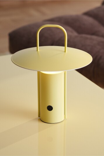 Jotex VENNA bærbar bordlampe Gul 2236739020 Jotex VENNA bærbar bordlampe Gul 2236739020