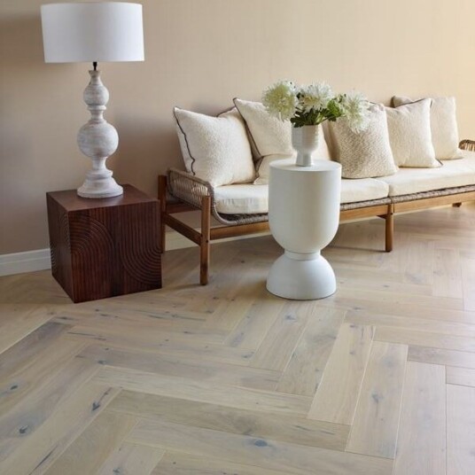 Saga Herringbone Pearl Rustikk Mattlakkert Saga Herringbone Pearl Rustikk Mattlakkert