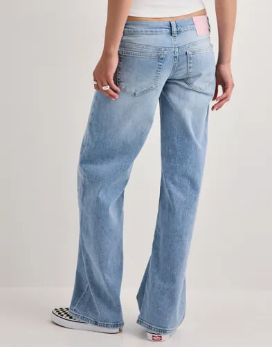 Nelly   Blå   Ultra Low Waist Loose Jeans